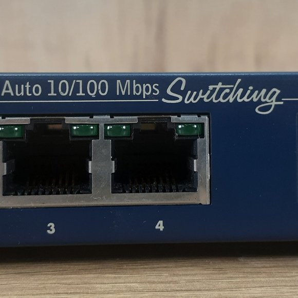 NETGEAR FS108P 8-PORT 10/100 Mbps PROSAFE SWITCH WITH POE FREE S/H - Picture 9 of 12